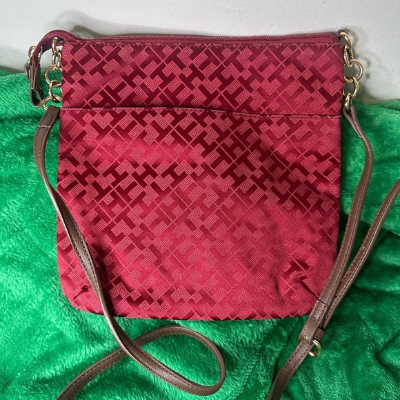 Elegant Burgundy Crossbody Bag - Picture 6 of 7
